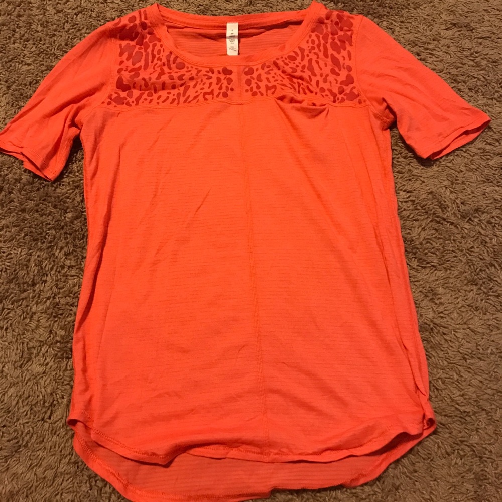 Women’s Lululemon Short Sleeve Shirt